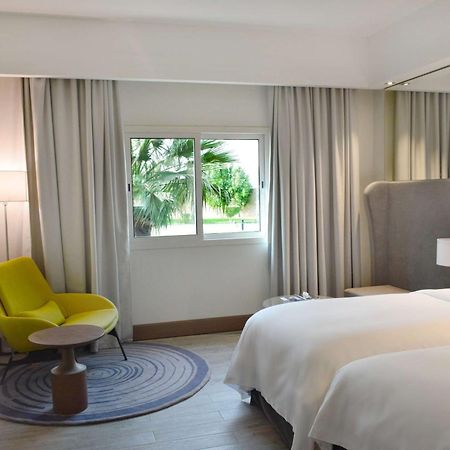 Radisson Blu Resort, Al Khobar Халф-Мун-Бей Екстер'єр фото A room at the hotel
