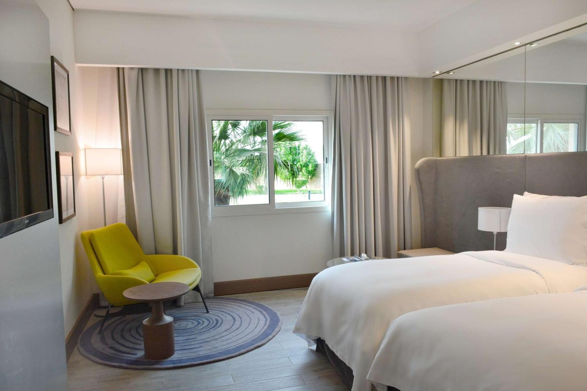 Radisson Blu Resort, Al Khobar Халф-Мун-Бей Екстер'єр фото A room at the hotel