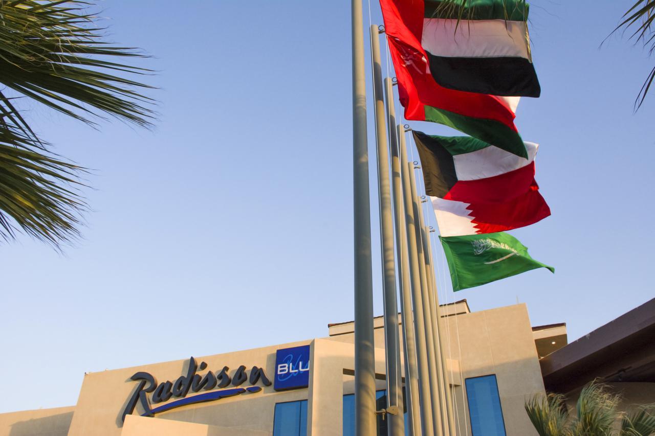 Radisson Blu Resort, Al Khobar Халф-Мун-Бей Екстер'єр фото Flags of the six Gulf Cooperation Council nations at a hotel in the United Arab Emirates