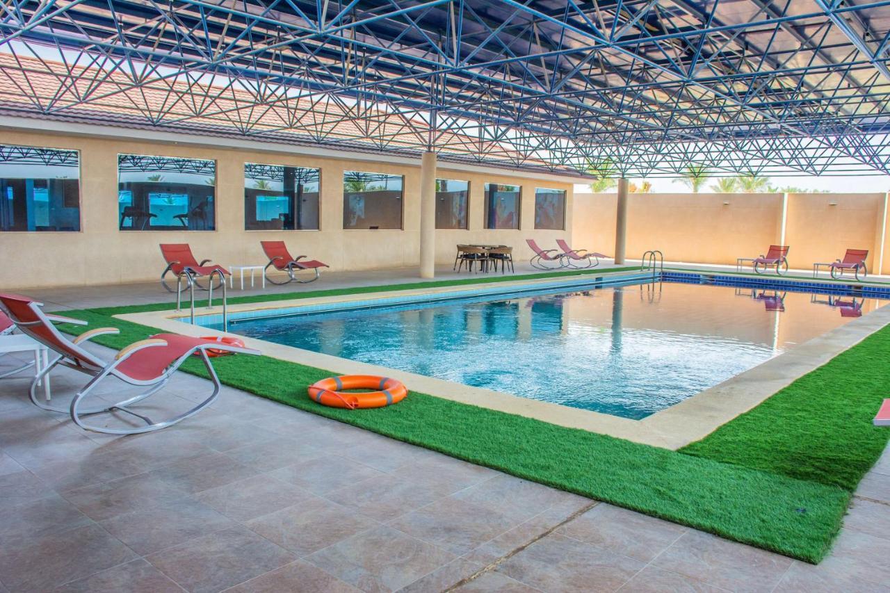 Radisson Blu Resort, Al Khobar Халф-Мун-Бей Екстер'єр фото Swimming pool at the hotel