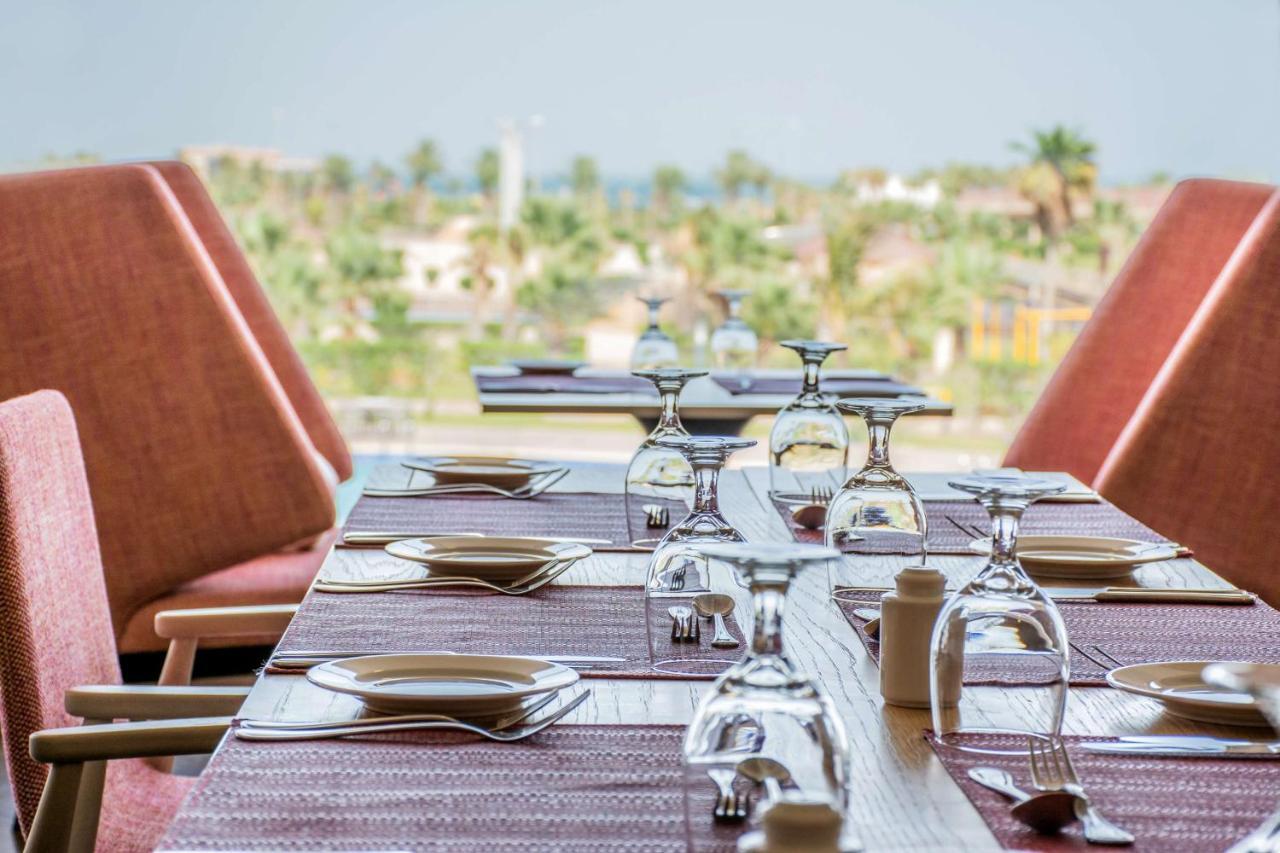 Radisson Blu Resort, Al Khobar Халф-Мун-Бей Екстер'єр фото The Deck